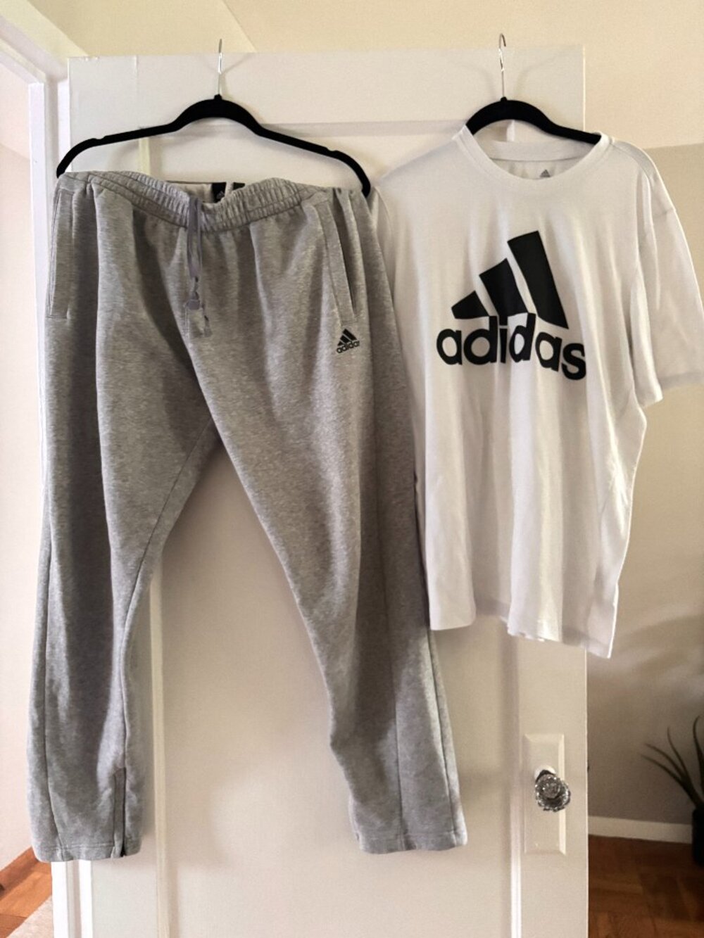 Adidas Men's Activewear Set White Tee & Grey Sweatpants Size Large